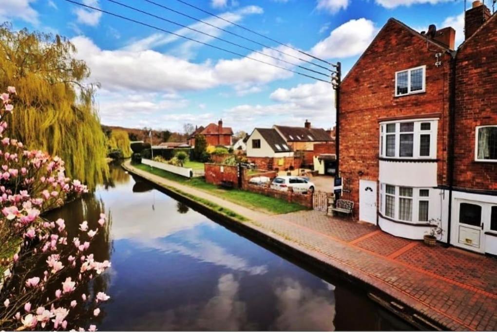 Hidden Gem Canal Facing Retreat With Lovely Walks Hopwas Екстер'єр фото