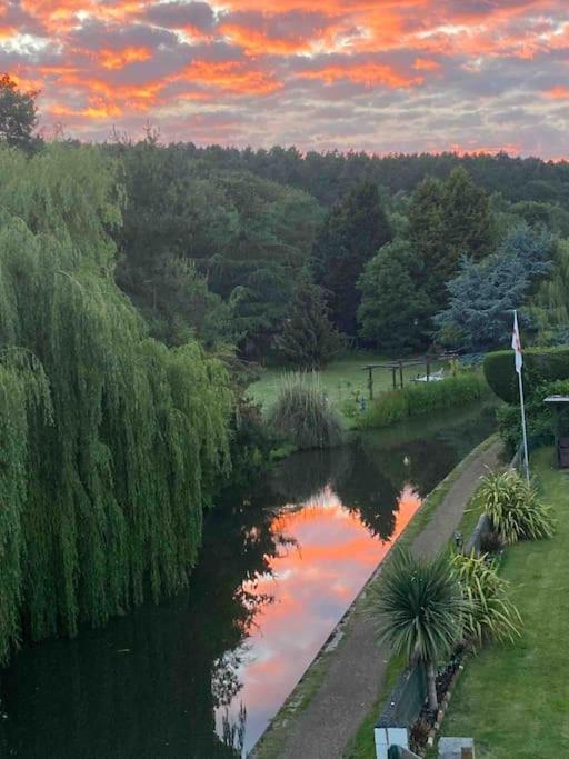 Hidden Gem Canal Facing Retreat With Lovely Walks Hopwas Екстер'єр фото